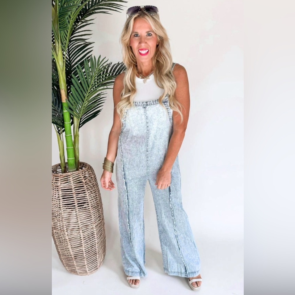 Eesome Women's Sky Blue Denim Overalls